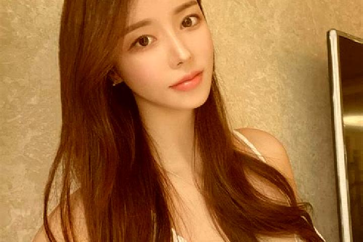 Chloe, 29 — Escort in Le an, China