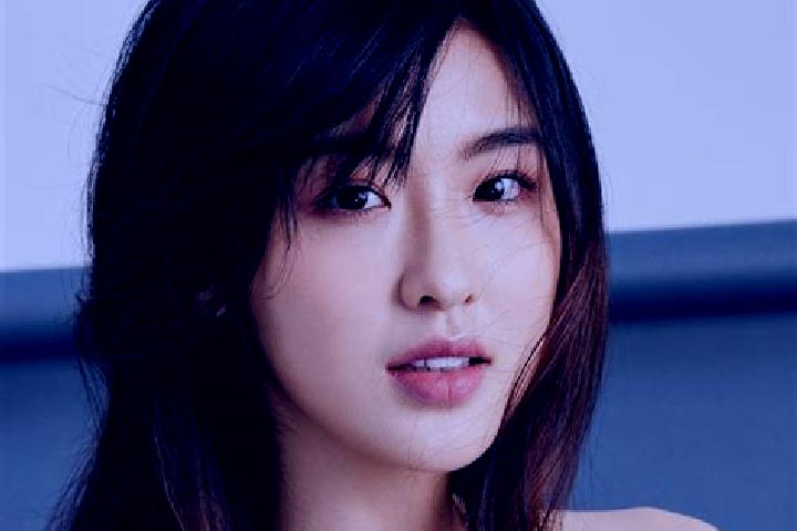 Chloe, 29 — Escort in Luorong, China
