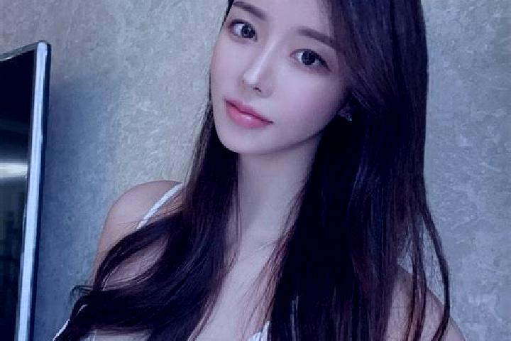 Chloe, 29 — Escort in Panggungwinong, Indonesia
