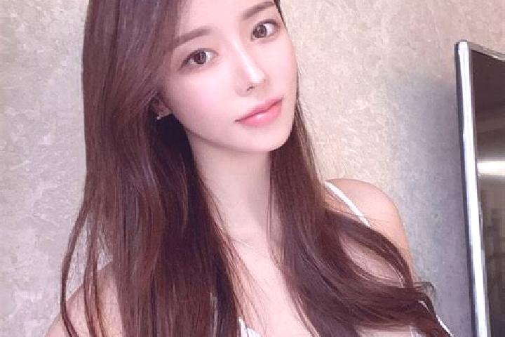 Chloe, 29 — Escort in Tabanoezue, Turkey