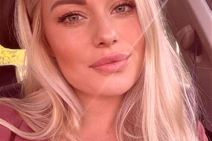 Chloe, 30, a blonde hazel-eyed ebony companion based in Estreux. Offering 69, Domination, Striptease, Girlfriend Experience, Duos. Available for incall and o...
