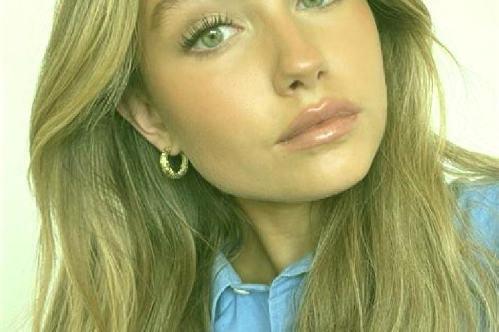 Chloe, 30, a dark blonde green-eyed european companion based in Putu cu Salcie. Offering Overnight, A-Level, Tantra, Erotic Massage. Available for incall and...
