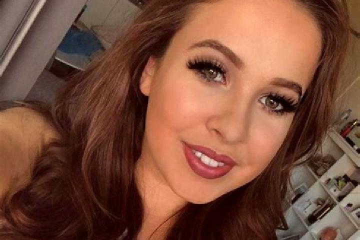 Chloe, 30, a red dark-eyed mixed companion based in Santiago Tilantongo. Offering Duos, Dinner Date, Massage. Available for incall and outcall, day and eveni...