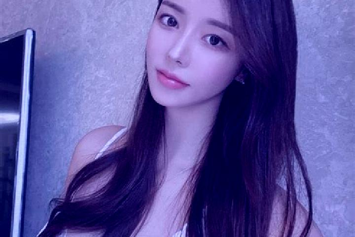 Chloe, 30 — Escort in Henglishan, China