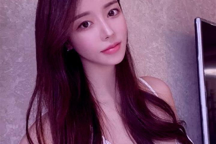 Chloe, 30 — Escort in Qingqiaoyi, China