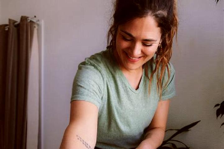 Chloe, 31, a auburn amber-eyed latina companion based in Chene-Bougeries. Offering GFE, Prostate Massage, Party Girl, Couples, Travel Companion. Available fo...