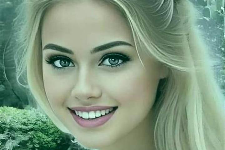 Chloe, 31 — Escort in Lugovskiy, Russia