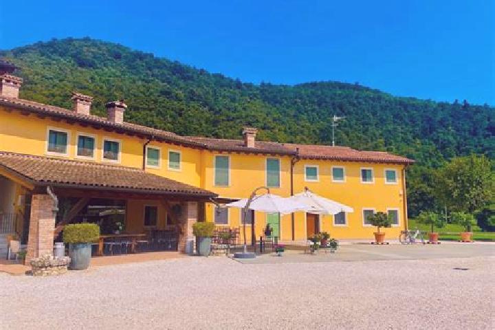 Chloe, 31 — Escort in Piverone, Italy
