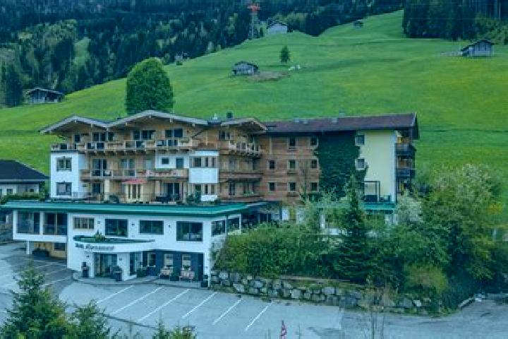 Chloe, 31 — Escort in Strass im Zillertal, Austria