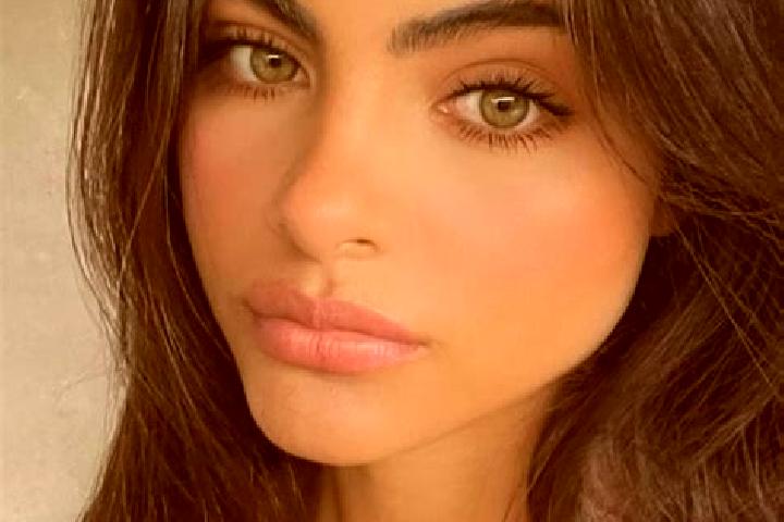Chloe, 32, a chestnut green-eyed indian companion based in Vistabella del Maestrazgo. Offering Prostate Massage, Domination, Couples, Travel Companion. Avail...