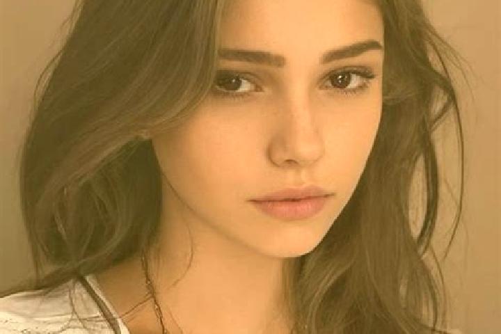 Chloe, 32, a chestnut grey-eyed slavic companion based in Lucainena de las Torres. Offering Couples, BDSM, Overnight, Dinner Date. Available for incall and o...