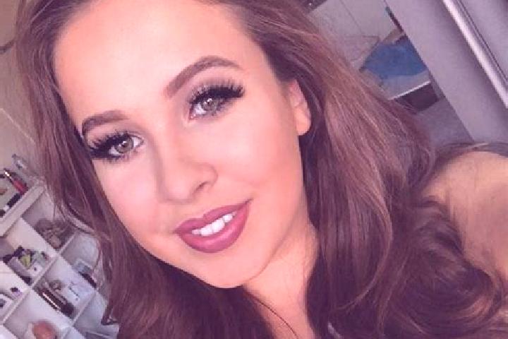 Chloe, 32, a dark blonde brown-eyed european companion based in Bozies. Offering CIM, Overnight, Massage. Available for incall and outcall, overnight booking...