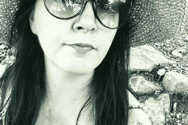 Chloe, 32 — Escort in Les Trois-Pierres, France