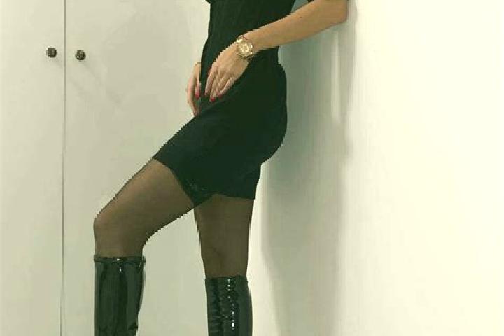 Chloe, 33, a black grey-eyed european companion based in Bedizzole. Offering Massage, Fetish, Party Girl. Available for incall and outcall, overnight booking...