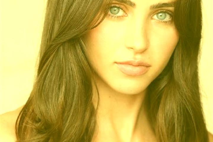 Chloe, 33, a chestnut brown-eyed latina companion based in Torfou. Offering CIM, GFE, Massage, Couples. Available for incall and outcall, day and evening dates.