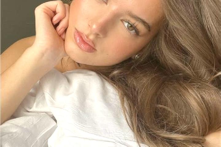 Chloe, 33, a chestnut green-eyed latina companion based in Malam Madori. Offering Tantra, Duos, Massage, Striptease, Dinner Date. Available for incall and ou...