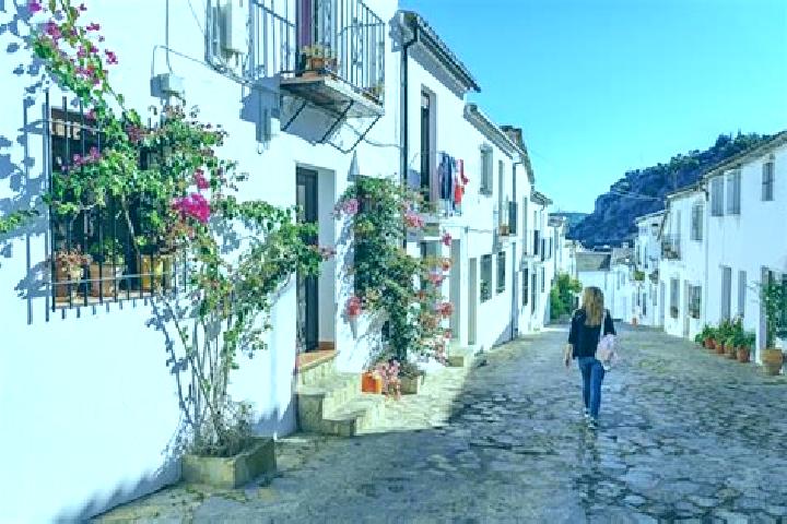 Chloe, 33 — Escort in Canicosa de la Sierra, Spain