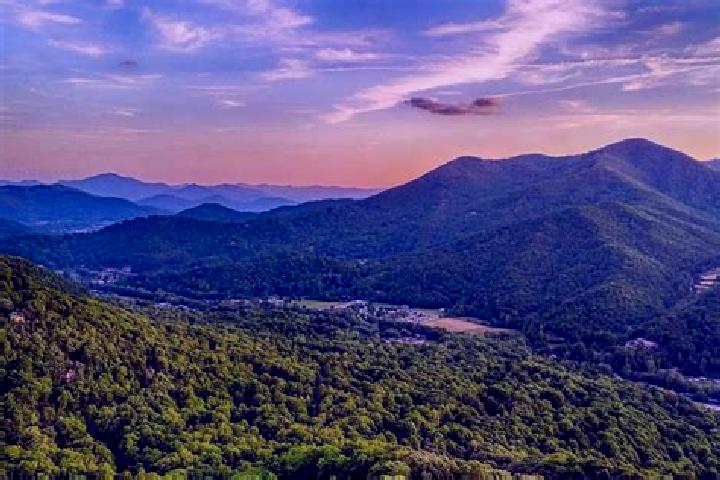 Chloe, 33 — Escort in Maggie Valley, United States