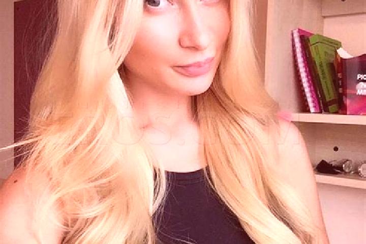 Chloe, 34, a blonde amber-eyed caribbean companion based in El Nigromante. Offering Dinner Date, Massage, CIM, Roleplay, Travel Companion. Available for inca...