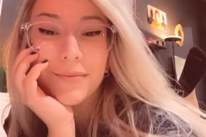 Chloe, 34, a blonde dark-eyed mixed companion based in Lakemont. Offering Duos, Tantra, Overnight. Available for incall and outcall, day and evening dates.