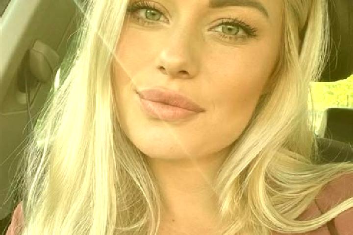 Chloe, 34, a blonde hazel-eyed slavic companion based in Zanica. Offering Erotic Massage, Couples, Massage, Domination, Girlfriend Experience. Available for ...