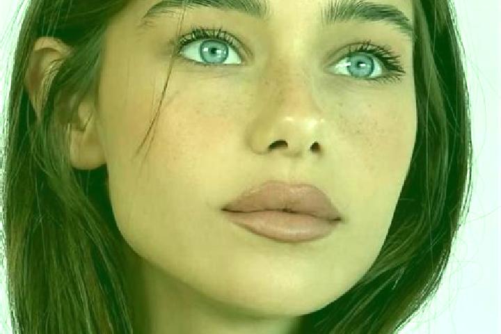 Chloe, 34, a brunette blue-eyed caucasian companion based in Pontlevoy. Offering GFE, Massage, OWO. Available for incall and outcall, day and evening dates.