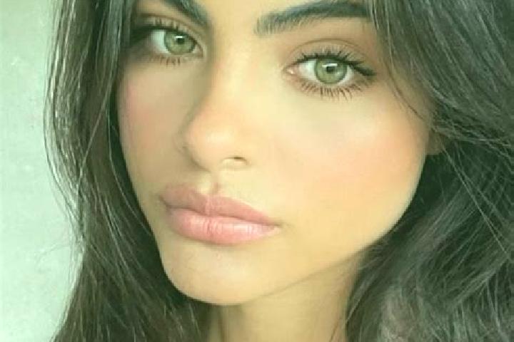 Chloe, 34, a brunette green-eyed european companion based in Cherato. Offering A-Level, Erotic Massage, Prostate Massage. Available for incall and outcall, d...