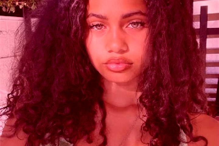 Chloe, 34, a red green-eyed mixed companion based in Saro. Offering Erotic Massage, Travel Companion, GFE. Available for incall and outcall, overnight bookin...