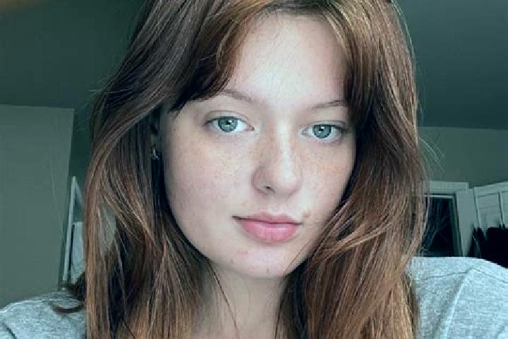 Chloe, 34, a red grey-eyed european companion based in Mala Dobron. Offering A-Level, CIM, Couples, Overnight. Available for incall and outcall, overnight bo...