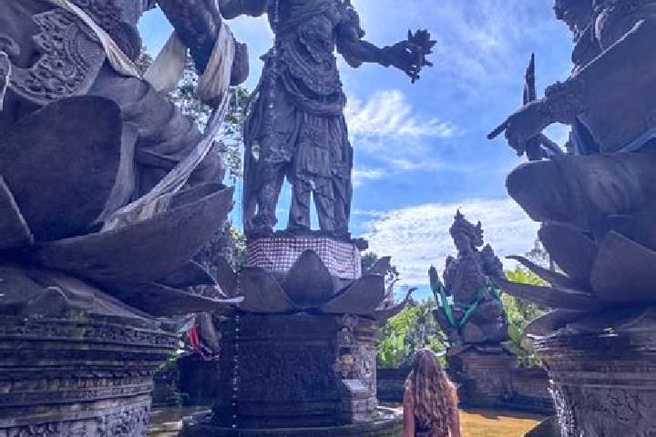 Chloe, 34 — Escort in Amerta, Indonesia