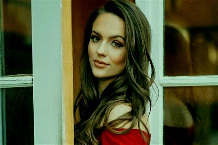Chloe, 34 — Escort in Hundon, United Kingdom