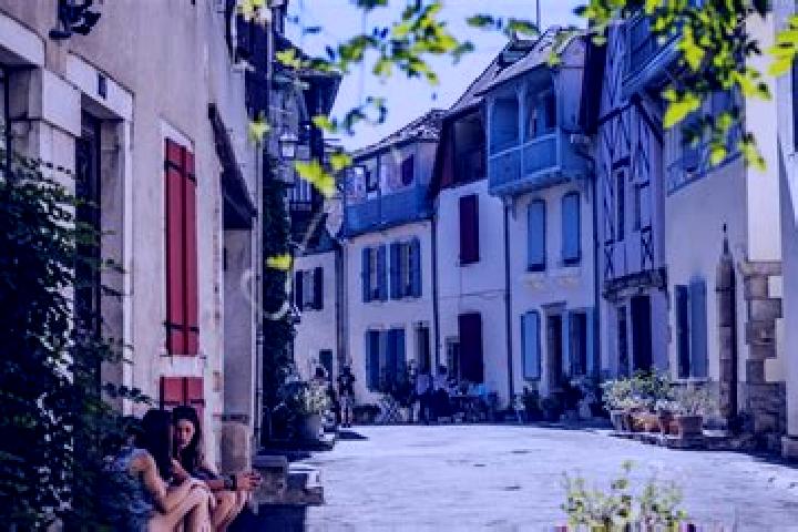 Chloe, 34 — Escort in Sauveterre-de-Bearn, France