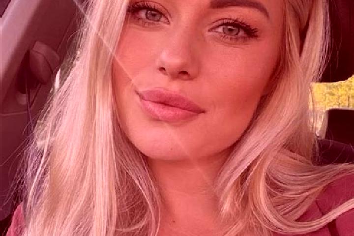 Chloe, 35, a blonde hazel-eyed asian companion based in Cambusbarron. Offering Couples, A-Level, GFE. Available for incall and outcall, day and evening dates.