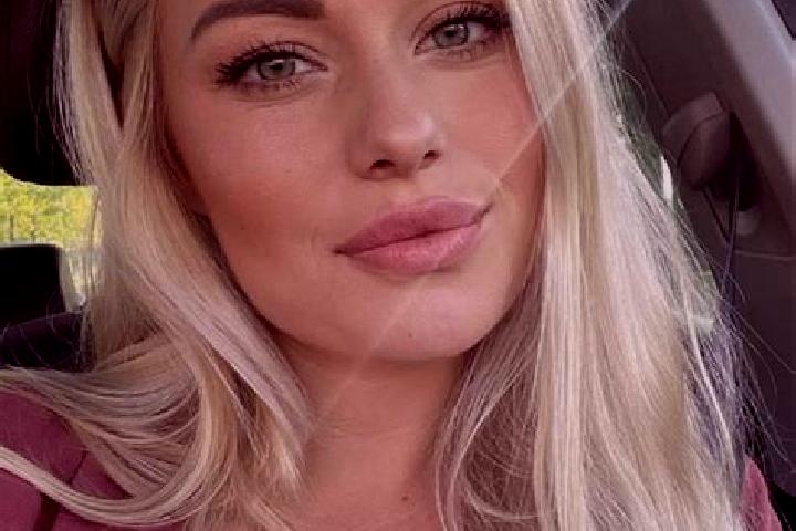 Chloe, 35, a blonde hazel-eyed mixed companion based in Gravelly Beach. Offering Erotic Massage, Deep French Kissing, Prostate Massage. Available for incall ...