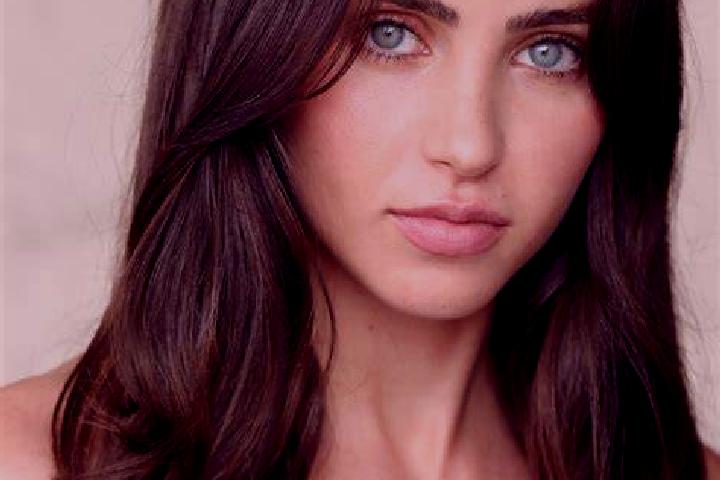 Chloe, 35, a brunette grey-eyed mediterranean companion based in Mouzaia. Offering 69, OWO. Available for incall and outcall, overnight bookings available.