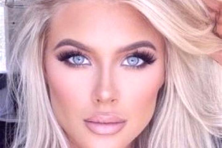 Chloe, 35, a platinum blonde brown-eyed latina companion based in Konjineh. Offering 69, OWO, Massage. Available for incall and outcall, overnight bookings a...