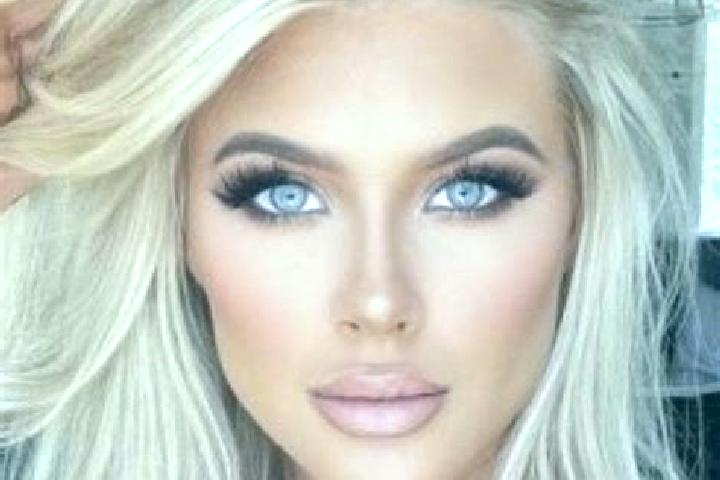 Chloe, 35, a platinum blonde green-eyed mediterranean companion based in Custoza. Offering Fetish, Domination, Girlfriend Experience, Erotic Massage. Availab...