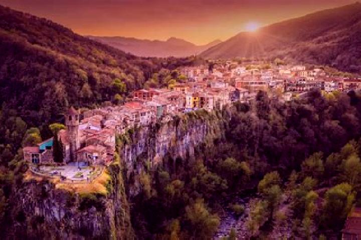 Chloe, 35 — Escort in Castellfollit de Riubregos, Spain