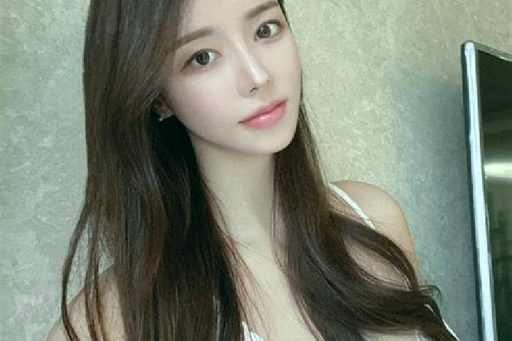 Chloe, 35 — Escort in Dawuhanmangli, Indonesia