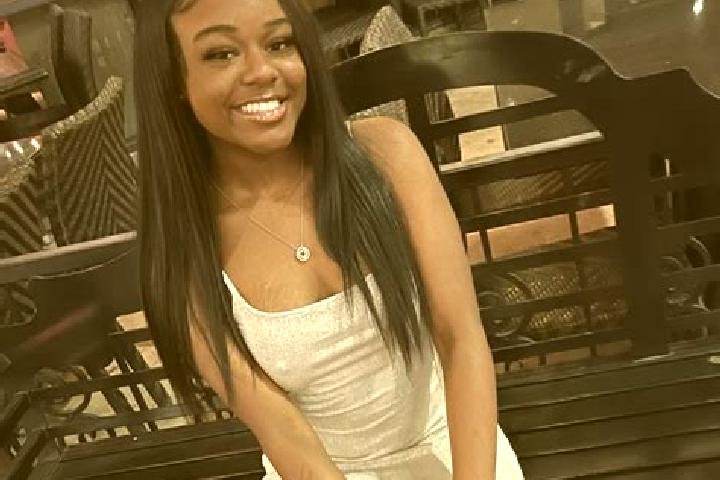Chloe, 35 — Escort in Everman, United States