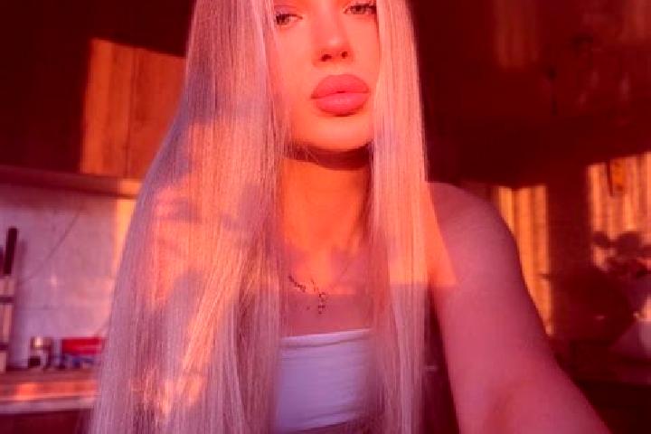 Chloe, 35 — Escort in Lazarev, Russia