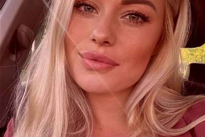 Chloe, 36, a blonde hazel-eyed indian companion based in Copparo. Offering Dinner Date, A-Level, Massage, Girlfriend Experience. Available for incall and out...