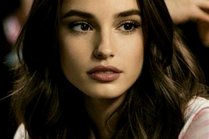 Chloe, 36, a brunette brown-eyed middle eastern companion based in Fatima. Offering Erotic Massage, Deep French Kissing, OWO. Available for incall and outcal...
