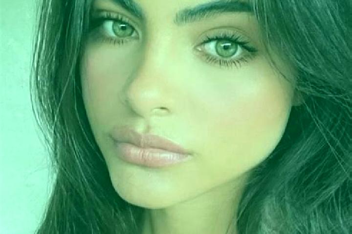 Chloe, 36, a brunette green-eyed middle eastern companion based in Bagan. Offering 69, Roleplay, Erotic Massage. Available for incall and outcall, overnight ...