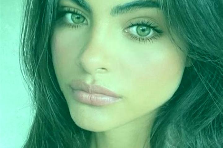 Chloe, 36, a brunette green-eyed middle eastern companion based in Cahuanuyo. Offering BDSM, Travel Companion, Massage, Domination. Available for incall and ...