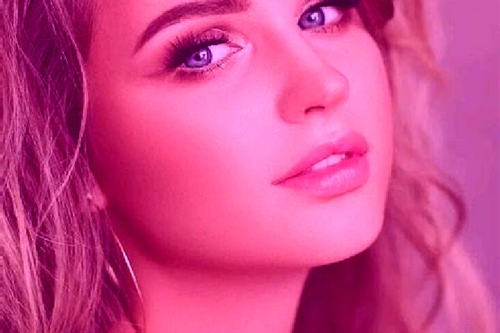 Chloe, 36, a dark blonde blue-eyed mediterranean companion based in Krajan Sidodadi. Offering A-Level, Prostate Massage, Girlfriend Experience, Deep French K...