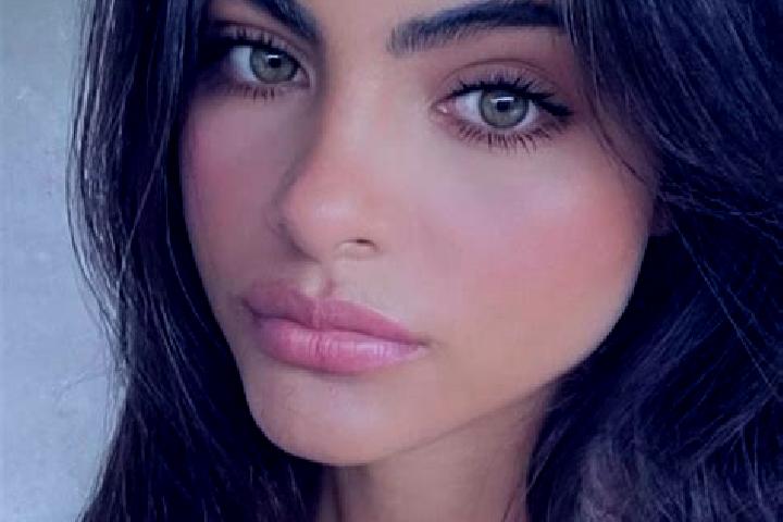 Chloe, 36, a dark blonde dark-eyed indian companion based in Caba. Offering Roleplay, Massage, Duos, OWO. Available for incall and outcall, overnight booking...
