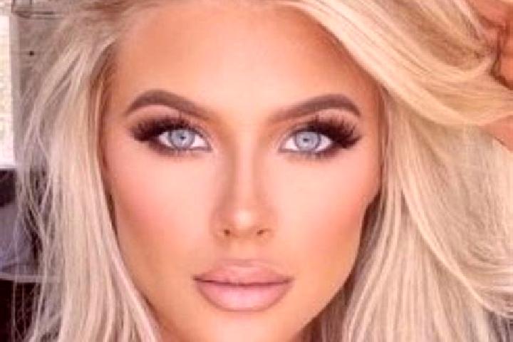 Chloe, 36, a platinum blonde brown-eyed middle eastern companion based in Hat. Offering Massage, Domination, A-Level, Tantra, Prostate Massage. Available for...