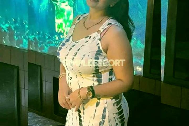 Chloe, 36 — Escort in Airoli, India