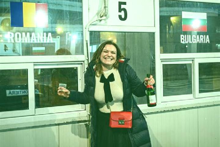 Chloe, 36 — Escort in Artari, Romania